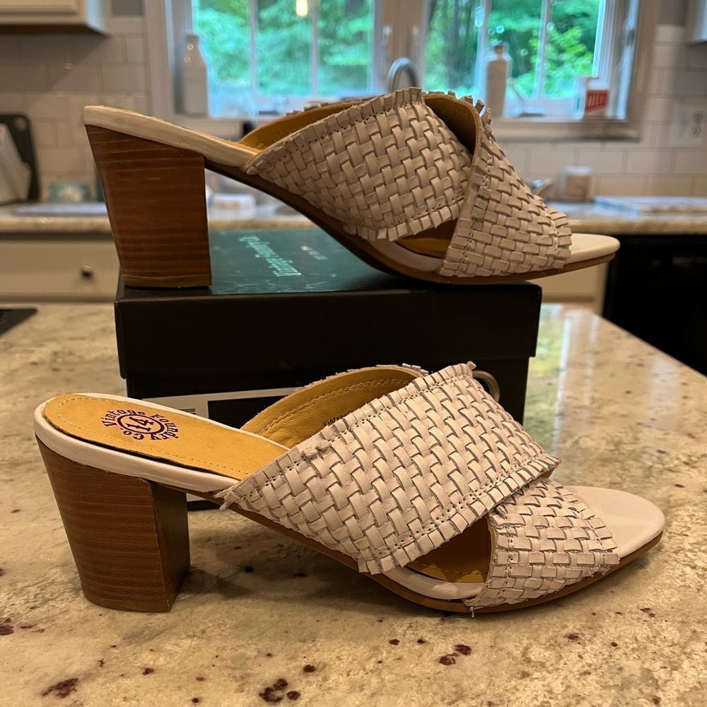 Vintage Foundry Louisa White Woven Leather Open Toe Sandals sz 11 NWT